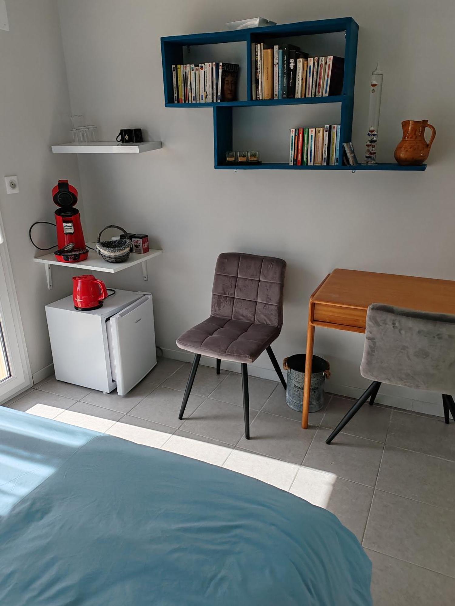 La Revetizon Panzió Saint-Pierre-d'Amilly Kültér fotó